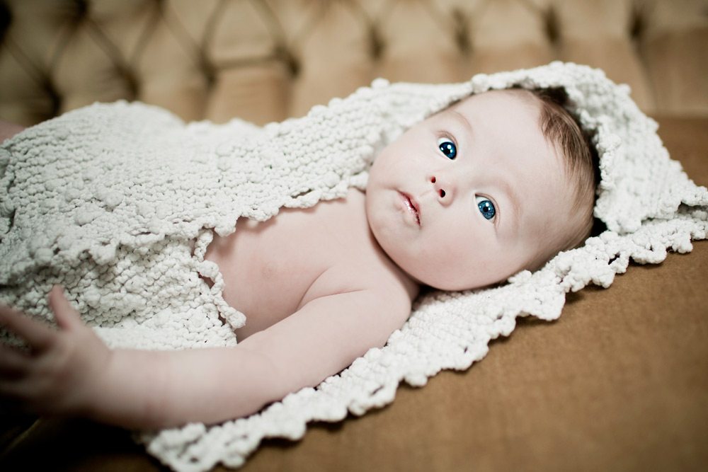 Babyfotografering i hyggelige og hjemlige omgivelser
