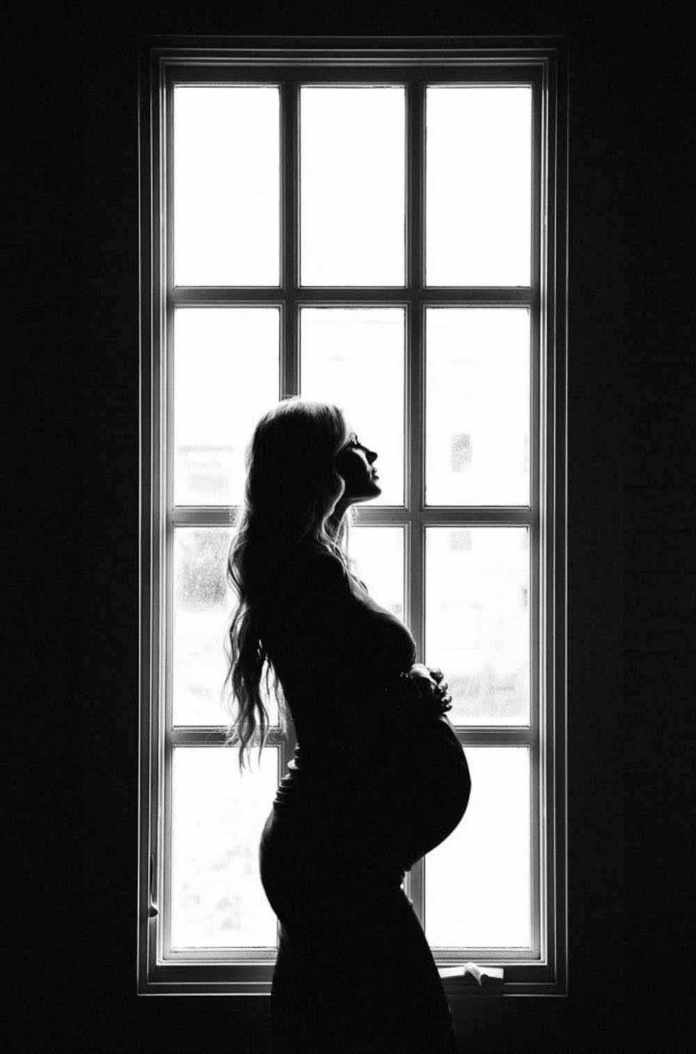 Gravid Mor Pregnant Mom maternity baby fotograf nøgen strækmærker babybump.