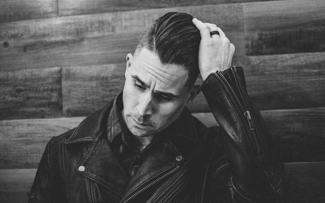 Sådan poserer du på billeder – 5 tips til mænd